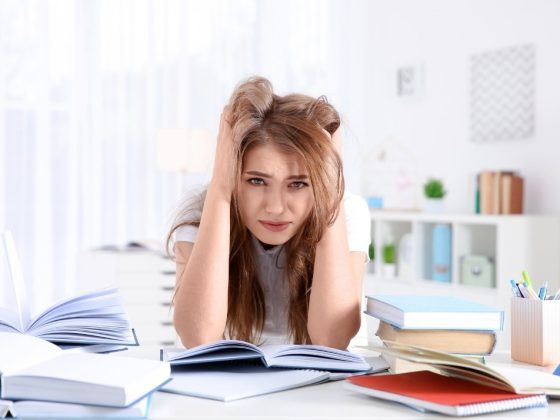 Studienabbrüche gelten oft als Scheitern – für viele Betroffene sind sie jedoch ein notwendiger Schritt zu mehr Zufriedenheit und Selbstbestimmung.