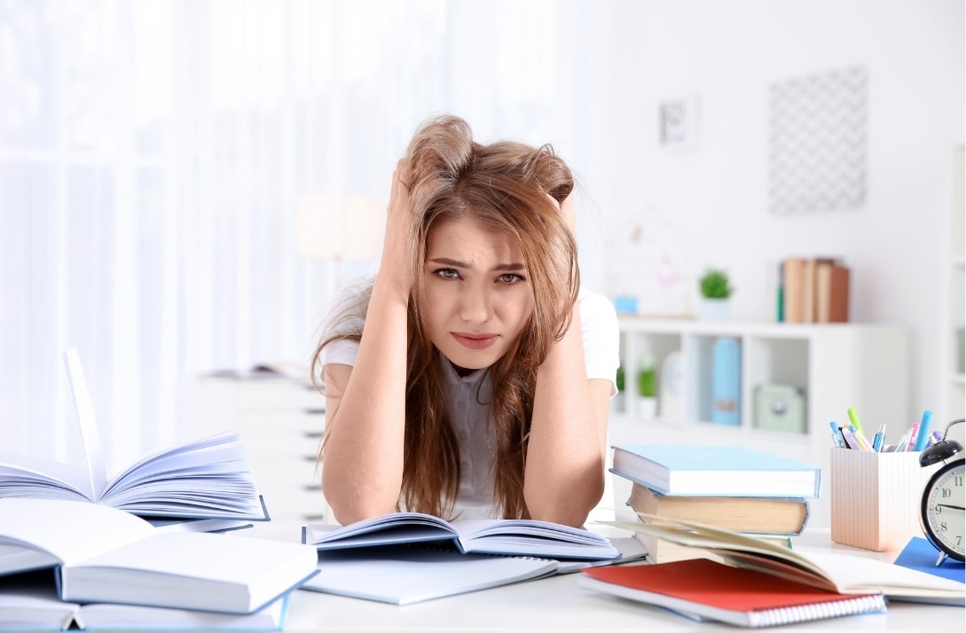 Studienabbrüche gelten oft als Scheitern – für viele Betroffene sind sie jedoch ein notwendiger Schritt zu mehr Zufriedenheit und Selbstbestimmung.